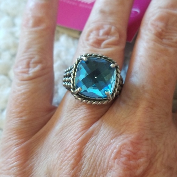 🦋Pretty Emma Sky topaz ring🦋 - Picture 4 of 7